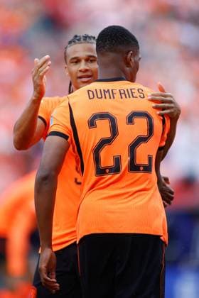 KANSAS CITY, 25-06-2026, Kansas City Stadium, World Cup 2026 Match between Tunesia and The Netherlands. Picture Shows Netherlands player Nathan Ake an Netherlands player Denzel Dumfries after the 0-1 Tunesia - Netherlands (World Cup 2026)  x204647399x Copyright: