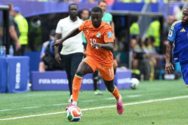 PHILADELPHIA, PA - JUNE 25: Nicolas Pepe 19 of Cote d Ivoire dribbles the ball during the FIFA World Cup, WM, Weltmeisterschaft, Fussball 2026 Group E match between Curacao and Cote d™Ivoire on June 25th, 2026 at Philadelphia Stadium in Philadelphia, PA.(Photo by Terence Lewis Icon Sportswire) SOCCER: JUN 25 FIFA World Cup 26 Group E - Curacao vs Cote d Ivoire EDITORIAL USE ONLY Icon260625024