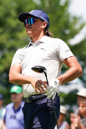 June 25, 2026, Cromwell, Connecticut, USA: Rickie Fowler (USA) watches his tee shot off the 6th hole during the first round of the 2026 Travelers Championship at TPC River Highlands. Cromwell USA - ZUMAw109 20260625_fap_w109_033 Copyright: xDebbyxWongx