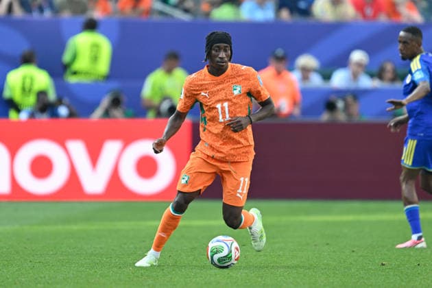 PHILADELPHIA, PA - JUNE 25: Yan Diomande 11 of Cote d Ivoire dribbles the ball during the FIFA World Cup, WM, Weltmeisterschaft, Fussball 2026 Group E match between Curacao and Cote d™Ivoire on June 25th, 2026 at Philadelphia Stadium in Philadelphia, PA.(Photo by Terence Lewis Icon Sportswire) SOCCER: JUN 25 FIFA World Cup 26 Group E - Curacao vs Cote d Ivoire EDITORIAL USE ONLY Icon260625029