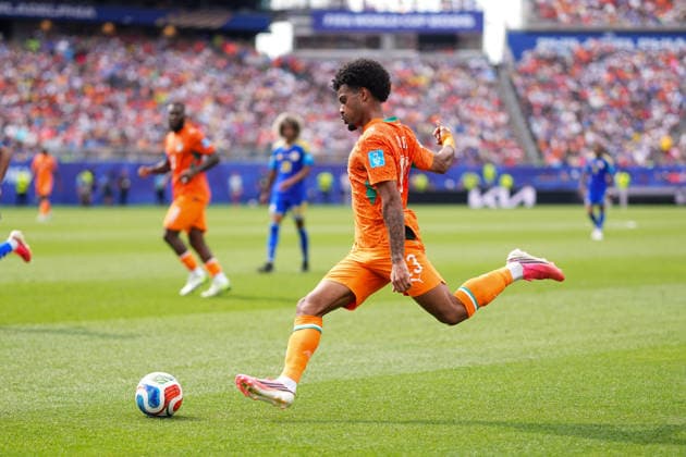 June 25, 2026: Ivory Coast Defender Christopher Operi (13) kicks the ball during the first half of a World Cup Match against Curacao at Philadelphia Stadium in Philadelphia, Pennsylvania. CSM FIFA World Cup, WM, Weltmeisterschaft, Fussball 2026: Ivory Coast Vs Curacao JUN 25  - ZUMAc04_ 20260625_zma_c04_265 Copyright: xKylexRoddenx