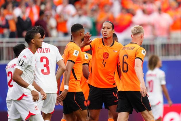 Tunisia v Netherlands - FIFA World Cup, WM, Weltmeisterschaft, Fussball 2026 - Group F KANSAS CITY, UNITED STATES - JUNE 25: Virgil Van Dijk (4) of Netherlands celebrates after Ellyes Skhiri of Tunisia scored an own goal during the 2026 FIFA World Cup First Stage Group F match between Tunisia and Netherlands at Arrowhead Stadium (Kansas City Stadium) in Kansas City, Missouri, United States on June 25, 2026. Hakan Akgun Anadolu Missouri United States. Editorial use only. Please get in touch for any other usage.  Copyright: x2026xAnadoluxHakanxAkgunx