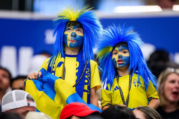 260625 Fans of Sweden during the FIFA World Cup, WM, Weltmeisterschaft, Fussball 2026 football match between Japan and Sweden on June 25, 2026 in Dallas. Photo: Petter Arvidson BILDBYRAN kod PA PA1259 bbeng fotboll football soccer fotball vm fotbolls-vm fotball-vm fotbolls-vm 2026 fifa world cup 2026 sverige sweden sverige a japan publik *** 260625 Swedish fans during the 2026 FIFA World Cup soccer match between Japan and Sweden on June 25, 2026 in Dallas. Photo by Petter Arvidson, BILDBYRAN. Code: PA PA1259 bbeng soccer football fotball World Cup 2026 FIFA World Cup 2026 Sweden Sweden A Japan audience  Copyright: PETTERxARVIDSON BB260625PA089