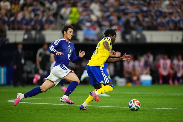 Japan v Sweden - FIFA World Cup, WM, Weltmeisterschaft, Fussball 2026 - Group F ARLINGTON, USA - JUNE 25: Anthony Elanga of Sweden and Daichi Kamada of Japan compete for the ball during the 2026 FIFA World Cup First Stage Group F match between Japan and Sweden at Dallas Stadium in Arlington, Texas, United States on June 25, 2026. Jose Hernandez Anadolu Texas United States. Editorial use only. Please get in touch for any other usage.  Copyright: x2026xAnadoluxJosexHernandezx
