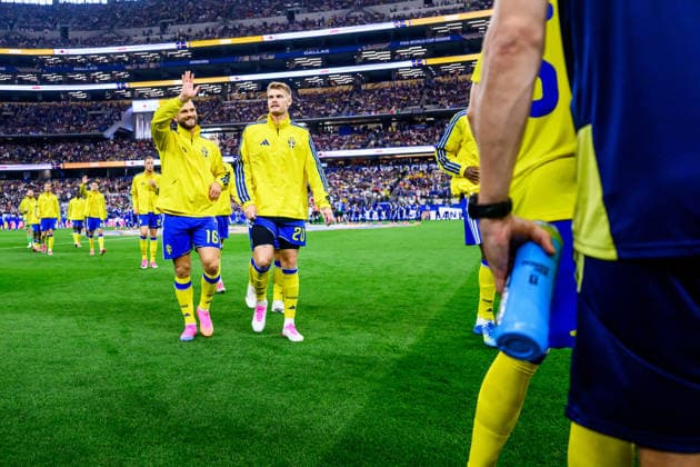 260625 Jesper Karlström and Eric Smith of Sweden ahead of the FIFA World Cup, WM, Weltmeisterschaft, Fussball 2026 football match between Japan and Sweden on June 25, 2026 in Dallas. Photo: Ludvig Thunman BILDBYRAN kod LT PA1259 bbeng fotboll football soccer fotball vm fotbolls-vm fotball-vm fotbolls-vm 2026 fifa world cup 2026 sverige sweden sverige a japan *** June 25, 2026: Jesper Karlström and Eric Smith of Sweden ahead of the 2026 FIFA World Cup soccer match between Japan and Sweden on June 25, 2026 in Dallas. Photo by Ludvig Thunman, BILDBYRAN. Code: LT PA1259 bbeng soccer football fotball World Cup soccer World Cup 2026 FIFA World Cup 2026 Sweden Sweden A Japan  Copyright: LUDVIGxTHUNMAN BB260625LT082