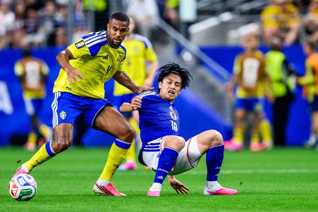 260625 Isak Hien of Sweden and Ayase Ueda of Japan during the FIFA World Cup, WM, Weltmeisterschaft, Fussball 2026 football match between Japan and Sweden on June 25, 2026 in Dallas. Photo: Ludvig Thunman BILDBYRAN kod LT PA1259 bbeng fotboll football soccer fotball vm fotbolls-vm fotball-vm fotbolls-vm 2026 fifa world cup 2026 sverige sweden sverige a japan *** June 25, 2026: Isak Hien of Sweden and Ayase Ueda of Japan during the 2026 FIFA World Cup soccer match between Japan and Sweden on June 25, 2026 in Dallas. Photo by Ludvig Thunman, BILDBYRAN. Code: LT PA1259 bbeng soccer football soccer World Cup 2026 FIFA World Cup 2026 Sweden Sweden A Japan  Copyright: LUDVIGxTHUNMAN BB260625LT087