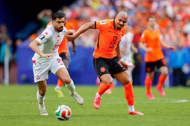 KANSAS CITY, 25-06-2026, Kansas City Stadium, World Cup 2026 Match between Tunesia and The Netherlands. Picture Shows Tunisia player Mohamed Amine Ben Hmida and Netherlands player Donyell Malen Tunesia - Netherlands (World Cup 2026)  x204647665x Copyright: