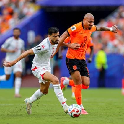 KANSAS CITY, 25-06-2026, Kansas City Stadium, World Cup 2026 Match between Tunesia and The Netherlands. Picture Shows Tunisia player Mohamed Amine Ben Hmida and Netherlands player Donyell Malen Tunesia - Netherlands (World Cup 2026)  x204647691x Copyright: