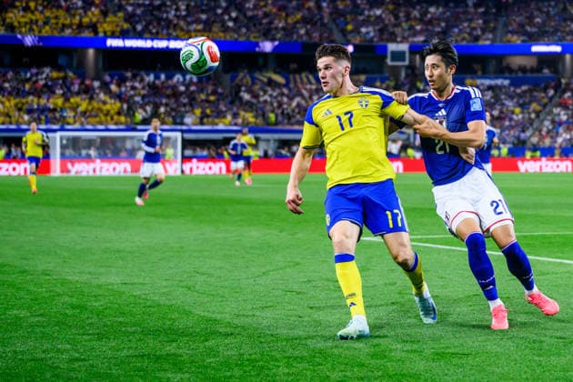 260625 Viktor Gyökeres of Sweden and Hiroki Ito of Japan during the FIFA World Cup, WM, Weltmeisterschaft, Fussball 2026 football match between Japan and Sweden on June 25, 2026 in Dallas. Photo: Ludvig Thunman BILDBYRAN kod LT PA1259 bbeng fotboll football soccer fotball vm fotbolls-vm fotball-vm fotbolls-vm 2026 fifa world cup 2026 sverige sweden sverige a japan *** June 25, 2026: Viktor Gyökeres of Sweden and Hiroki Ito of Japan during the 2026 FIFA World Cup soccer match between Japan and Sweden on June 25, 2026 in Dallas. Photo by Ludvig Thunman. BILDBYRAN code LT PA1259 bbeng soccer football soccer World Cup 2026 FIFA World Cup 2026 Sweden Sweden A Japan  Copyright: LUDVIGxTHUNMAN BB260625LT097