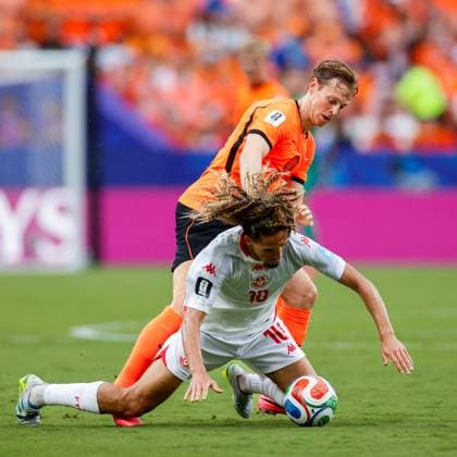 KANSAS CITY, 25-06-2026, Kansas City Stadium, World Cup 2026 Match between Tunesia and The Netherlands. Picture Shows Tunisia player Hannibal Mejbri and Netherlands player Frenkie de Jong Tunesia - Netherlands (World Cup 2026)  x204647989x Copyright: