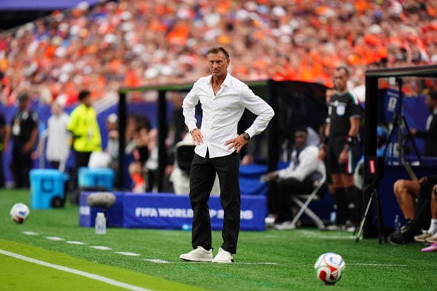 Tunisia v Netherlands - FIFA World Cup, WM, Weltmeisterschaft, Fussball 2026 - Group F KANSAS CITY, UNITED STATES - JUNE 25: Head coach of Tunisia Herve Renard follows the 2026 FIFA World Cup First Stage Group F match between Tunisia and Netherlands at Arrowhead Stadium (Kansas City Stadium) in Kansas City, Missouri, United States on June 25, 2026. Hakan Akgun Anadolu Missouri United States. Editorial use only. Please get in touch for any other usage.  Copyright: x2026xAnadoluxHakanxAkgunx