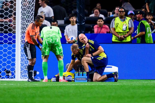 260625 Isak Hien of Sweden in pain during the FIFA World Cup, WM, Weltmeisterschaft, Fussball 2026 football match between Japan and Sweden on June 25, 2026 in Dallas. Photo: Petter Arvidson BILDBYRAN kod PA PA1259 bbeng fotboll football soccer fotball vm fotbolls-vm fotball-vm fotbolls-vm 2026 fifa world cup 2026 sverige sweden sverige a japan *** 260625 Isak Hien of Sweden in pain during the 2026 FIFA World Cup soccer match between Japan and Sweden on June 25, 2026 in Dallas. Photo by Petter Arvidson, BILDBYRAN. Code: PA PA1259 bbeng soccer football soccer World Cup 2026 FIFA World Cup 2026 Sweden Sweden A Japan  Copyright: PETTERxARVIDSON BB260625PA116