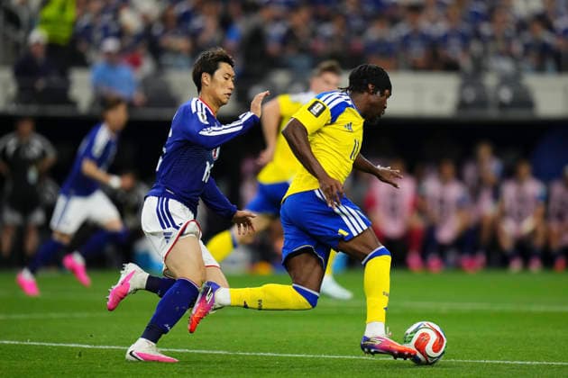 Japan v Sweden: Group F - FIFA World Cup, WM, Weltmeisterschaft, Fussball 2026 Anthony Elanga of Sweden and Daichi Kamada of Japan compete for the ball during the FIFA World Cup 2026 Group F match between Japan and Sweden at Dallas Stadium on June 25, 2026 in Dallas, United States. Arlington TX United States  Copyright: xJosexBretonx originalFilename:bretonhernandez-japanvsw260625_npMzU.jpg