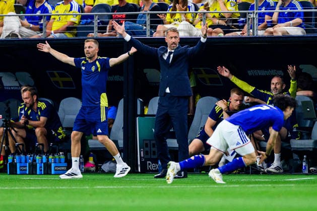 260625 Assistant coach Sebastian Larsson and Head coach Graham Potter of Sweden during the FIFA World Cup, WM, Weltmeisterschaft, Fussball 2026 football match between Japan and Sweden on June 25, 2026 in Dallas. Photo: Ludvig Thunman BILDBYRAN kod LT PA1259 bbeng fotboll football soccer fotball vm fotbolls-vm fotball-vm fotbolls-vm 2026 fifa world cup 2026 sverige sweden sverige a japan *** June 25, 2026: Assistant coach Sebastian Larsson and head coach Graham Potter of Sweden during the 2026 FIFA World Cup soccer match between Japan and Sweden on June 25, 2026 in Dallas. Photo by Ludvig Thunman, BILDBYRAN. Code: LT PA1259 bbeng soccer football soccer World Cup 2026 FIFA World Cup 2026 Sweden Sweden A Japan  Copyright: LUDVIGxTHUNMAN BB260625LT100
