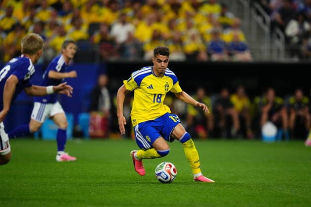 Japan v Sweden - FIFA World Cup, WM, Weltmeisterschaft, Fussball 2026 - Group F ARLINGTON, USA - JUNE 25: Yasin Ayari of Sweden drives the ball during the 2026 FIFA World Cup First Stage Group F match between Japan and Sweden at Dallas Stadium in Arlington, Texas, United States on June 25, 2026. Jose Hernandez Anadolu Texas United States. Editorial use only. Please get in touch for any other usage.  Copyright: x2026xAnadoluxJosexHernandezx