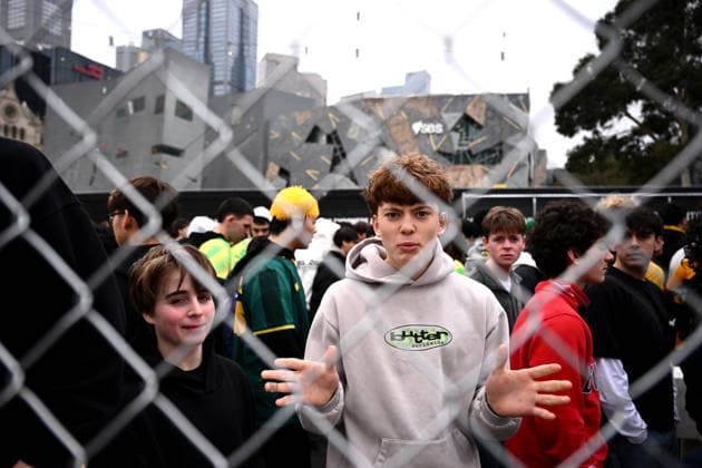 WORLD CUP LIVE SITE MELBOURNE, Socceroos supporters arrive to watch the FIFA World Cup, WM, Weltmeisterschaft, Fussball Group D match between Australia and Paraguay at a live site at Federation Square, in Melbourne, Friday, June 26, 2026 ( NO ARCHIVING MELBOURNE VICTORIA AUSTRALIA  Copyright: xJOELxCARRETTx 20260626160948812887
