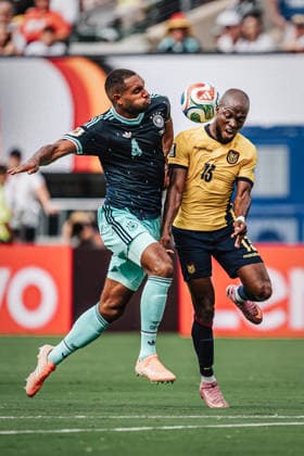 Fußball Herren FIFA Fußball-Weltmeisterschaft 2026 Gruppe E Ecuador vs. Deutschland 25.06.2026 v.l. Jonathan Tah ( 4, Deutschland) gegen Enner Valencia ( 13, Ecuador) New Jersey New York New Jersey Stadion New Jersey United States of America *** Men s Soccer 2026 FIFA World Cup Group E Ecuador vs. Germany June 25, 2026 v l Jonathan Tah 4, Germany vs. Enner Valencia 13, Ecuador New Jersey New York New Jersey Stadium New Jersey United States of America