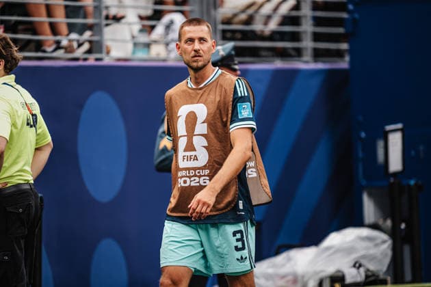 Fußball Herren FIFA Fußball-Weltmeisterschaft 2026 Gruppe E Ecuador vs. Deutschland 25.06.2026 Waldemar Anton ( 3, Deutschland) beim Aufwärmen New Jersey New York New Jersey Stadion New Jersey United States of America *** Men s Soccer 2026 FIFA World Cup Group E Ecuador vs. Germany June 25, 2026 Waldemar Anton 3, Germany warming up New Jersey, New York, New Jersey Stadium, New Jersey, United States of America