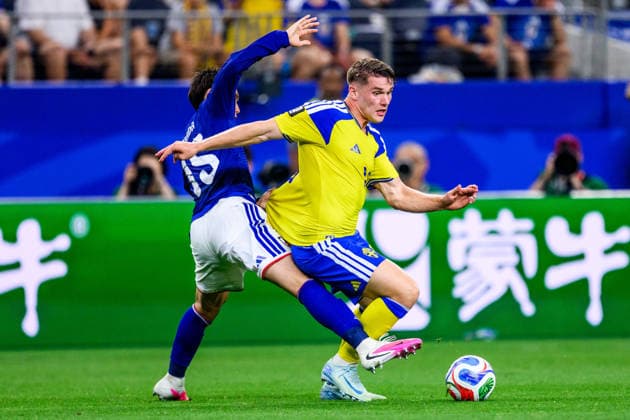 260625 Daichi Kamada of Japan and Viktor Gyökeres of Sweden during the FIFA World Cup, WM, Weltmeisterschaft, Fussball 2026 football match between Japan and Sweden on June 25, 2026 in Dallas. Photo: Petter Arvidson BILDBYRAN kod PA PA1259 bbeng fotboll football soccer fotball vm fotbolls-vm fotball-vm fotbolls-vm 2026 fifa world cup 2026 sverige sweden sverige a japan *** 260625 Daichi Kamada of Japan and Viktor Gyökeres of Sweden during the 2026 FIFA World Cup soccer match between Japan and Sweden on June 25, 2026 in Dallas. Photo by Petter Arvidson, BILDBYRAN. Code: PA PA1259 bbeng soccer football fotball World Cup soccer World Cup 2026 FIFA World Cup 2026 Sweden Sweden A Japan  Copyright: PETTERxARVIDSON BB260625PA137