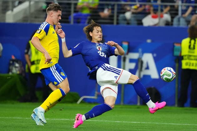 FIFA World Cup, WM, Weltmeisterschaft, Fussball 2026 - Group F - Japan vs Sweden Viktor Gyokeres of Sweden (L) in action against Ayumu Seko of Japan (R) during the FIFA World Cup 2026 group stage match Japan against Sweden, in Dallas, Texas, USA, 25 June 2026. DALLAS United States  Copyright: xJEFFREYxMCWHORTERx