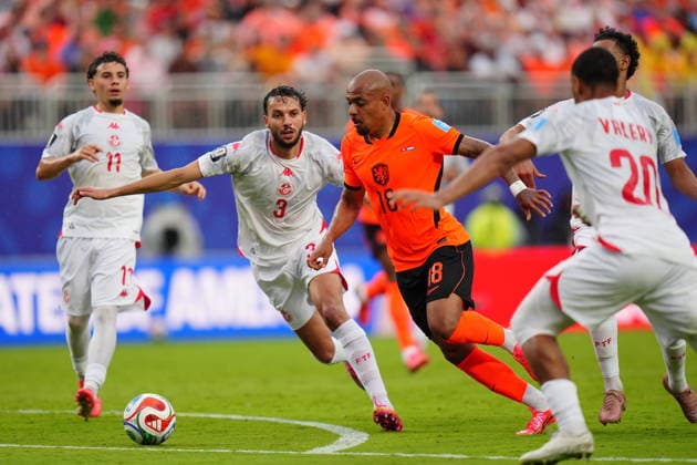 Tunisia v Netherlands - FIFA World Cup, WM, Weltmeisterschaft, Fussball 2026 - Group F KANSAS CITY, UNITED STATES - JUNE 25: Donyell Malen (18) of Netherlands in action against Montassar Talbi (3) of Tunisia during the 2026 FIFA World Cup First Stage Group F match between Tunisia and Netherlands at Arrowhead Stadium (Kansas City Stadium) in Kansas City, Missouri, United States on June 25, 2026. Hakan Akgun Anadolu Missouri United States. Editorial use only. Please get in touch for any other usage.  Copyright: x2026xAnadoluxHakanxAkgunx