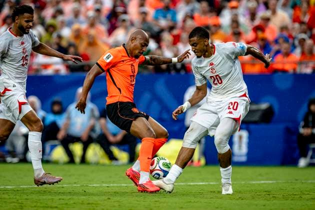 KANSAS CITY - (lr) Donyell Malen of the Netherlands and Yan Valery of Tunisia during the 2026 World Cup at Arrowhead Stadium on June 25, 2026, in Kansas City, United States. (Photo by Stefan Koops EYE4IMAGES DeFodi Images) - *** KANSAS CITY — Donyell Malen of the Netherlands and Yan Valery of Tunisia during the 2026 World Cup at Arrowhead Stadium on June 25, 2026, in Kansas City, United States. Photo by Stefan Koops, EYE4IMAGES, DeFodi Images