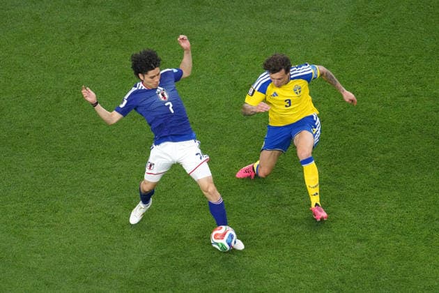 Ao Tanaka (L) of Japan vies for the ball with Victor Lindelof of Sweden during the FIFA World Cup, WM, Weltmeisterschaft, Fussball 2026 group stage match Japan against Sweden at the AT&T Stadium in Arlington, United States, 25 June 2026. FIFA World Cup 2026 - Group F - Japan vs. Sweden !ACHTUNG: NUR REDAKTIONELLE NUTZUNG!  Copyright: xKennethxFernándezx GR5151 20260626-55020712415_1
