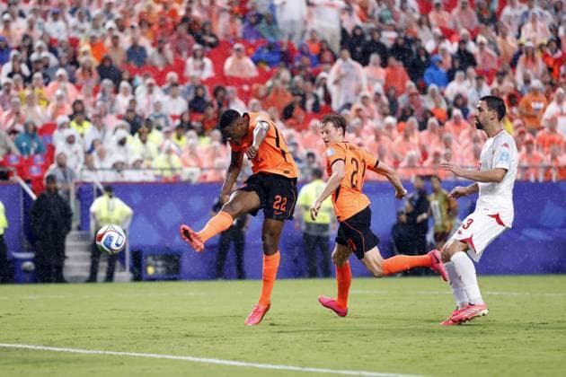 KANSAS - Denzel Dumfries of the Netherlands will miss the Group F match between Tunisia and the Netherlands during the 2026 FIFA World Cup, WM, Weltmeisterschaft, Fussball at Kansas City Stadium on June 25, 2026, in Kansas, United States. ROBIN VAN LONKHUIJSEN ANP FIFA World Cup 2026 group stage 2026 xVIxANPxSportx xxANPxIVx 561996727 originalFilename: 561996727.jpg