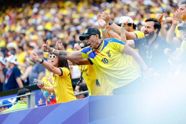 June 25,2026: After the game, Ecuador fans cheer in a FIFA World Cup, WM, Weltmeisterschaft, Fussball match at MetLife Stadium in East Rutherford, NJ. Ecuador defeats Germany 2-1. Cal Media Fifa World Cup 2026: Ecuador Vs Germany JUN 25  - ZUMAc04_ 20260625_faf_c04_116 Copyright: xShaquanxWoodyx