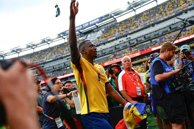 June 25,2026: After the game, Ecuador defender Felix Torres (6) celebrates with the fans in a FIFA World Cup, WM, Weltmeisterschaft, Fussball match at MetLife Stadium in East Rutherford, NJ. Ecuador defeats Germany 2-1. Cal Media Fifa World Cup 2026: Ecuador Vs Germany JUN 25  - ZUMAc04_ 20260625_faf_c04_118 Copyright: xShaquanxWoodyx