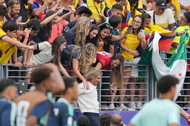 IPA86066330 - Sebastian Beccacece, head coach of Ecuador, celebrates the victory during the Group E match between Ecuador and Germany at the FIFA World Cup, WM, Weltmeisterschaft, Fussball in New York, USA, on June 25, 2026  Copyright: xEmmanuelexMastrodonato IPAxSportx xx 86066330