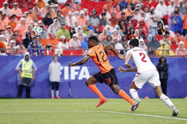 KANSAS - (lr) Denzel Dumfries of the Netherlands, Mohamed Amine Ben Hmida of Tunisia during the FIFA 2026 World Cup Group F match between Tunisia and the Netherlands at Kansas City Stadium on June 25, 2026 in Kansas, United States. ROBIN VAN LONKHUIJSEN ANP FIFA World Cup, WM, Weltmeisterschaft, Fussball 2026 group stage 2026 xVIxANPxSportx xxANPxIVx 561996946 originalFilename: 561996946.jpg