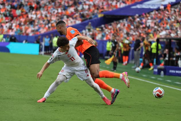 KANSAS CITY, MO - JUNE 25: Ismael Gharbi 11 of Tunisia steals the ball from Cody Gakpo 11 of Netherlandsin the first half of the FIFA World Cup, WM, Weltmeisterschaft, Fussball 2026 Group F match between Tunisia and Netherlands on June 25, 2026 at Kansas City Stadium in Kansas City, MO. (Photo by Scott Winters Icon Sportswire) SOCCER: JUN 25 FIFA World Cup 26 Group F - Tunisia vs Netherlands EDITORIAL USE ONLY Icon2606250270
