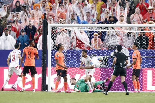 KANSAS - Hazem Mastouri of Tunisia (9) celebrates his goal, Nathan Ake of the Netherlands, Netherlands goalkeeper Bart Verbruggen is frustrated during the FIFA 2026 World Cup Group F match between Tunisia and the Netherlands at Kansas City Stadium on June 25, 2026 in Kansas, United States. ROBIN VAN LONKHUIJSEN ANP FIFA World Cup, WM, Weltmeisterschaft, Fussball 2026 group stage 2026 xVIxANPxSportx xxANPxIVx 561997085 originalFilename: 561997085.jpg