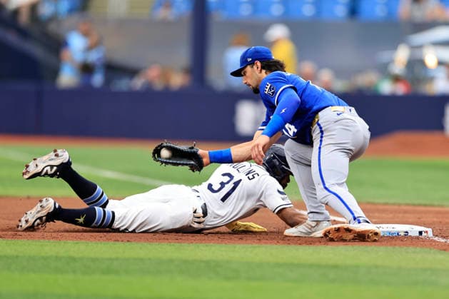 June 25, 2026, St. Petersburg, Florida, USA: Tampa Bay Rays center fielder Cedric Mullins (31) dives back before Kansas City Royals first baseman Jac Caglianone (14) can tag him during an MLB, Baseball Herren, USA game on June 25, 2026 at Tropicana Field. The Rays beat the Royals 13-2. MLB 2026: Tampa Bay Rays 13 : 2 Kansas City Royals  - ZUMAh180 20260625_zsp_h180_065 Copyright: xKimxHukarix