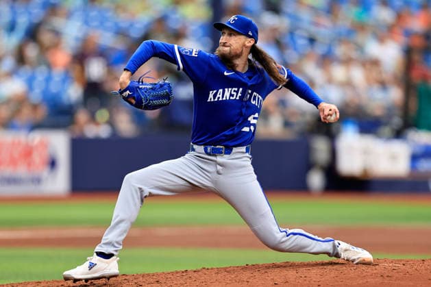 June 25, 2026, St. Petersburg, Florida, USA: Kansas City Royals pitcher Matt Strahm (25) delivers a pitch during an MLB, Baseball Herren, USA game against the Tampa Bay Rays on June 25, 2026 at Tropicana Field. The Rays beat the Royals 13-2. MLB 2026: Tampa Bay Rays 13 : 2 Kansas City Royals  - ZUMAh180 20260625_zsp_h180_068 Copyright: xKimxHukarix
