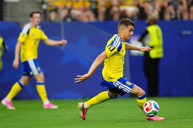 Japan v Sweden: Group F - FIFA World Cup, WM, Weltmeisterschaft, Fussball 2026 Yasin Ayari of Sweden drives the ball during the FIFA World Cup 2026 Group F match between Japan and Sweden at Dallas Stadium on June 25, 2026 in Dallas, United States. Arlington TX United States  Copyright: xJosexBretonx originalFilename:bretonhernandez-japanvsw260625_np72Q.jpg