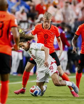 KANSAS - Hannibal Mejbri of Tunisia and Jan Paul van Hecke of the Netherlands during the FIFA World Cup, WM, Weltmeisterschaft, Fussball 2026 Group F match between Tunisia and the Netherlands at Kansas City Stadium on June 25, 2026, in Kansas, United States. KOEN VAN WEEL ANP FIFA World Cup 2026 group stage 2026 xVIxANPxSportx xxANPxIVx 561997798 originalFilename: 561997798.jpg