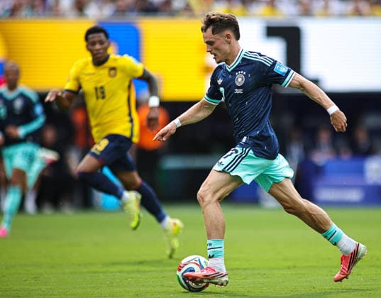 June 25, 2026, Rutherford, New Jersey, USA: Germany midfielder Florian Wirtz (17) controls the ball during the June 25th FIFA World Cup, WM, Weltmeisterschaft, Fussball 2026 matchup between Ecuador and Germany at MetLife Stadium in East Rutherford, New Jersey. FIFA World Cup 2026: Ecuador : Germany  - ZUMAs325 20260625_zsp_s325_033 Copyright: xJessxStilesx