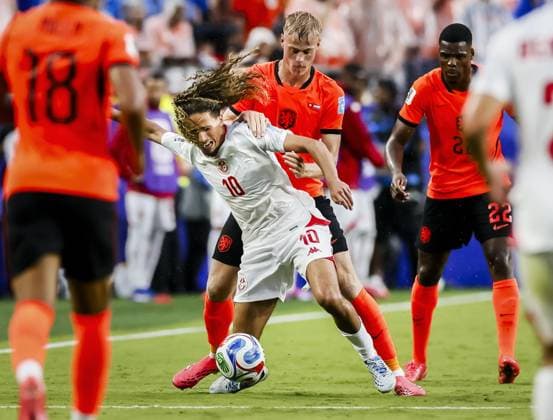 KANSAS - Hannibal Mejbri of Tunisia and Jan Paul van Hecke of the Netherlands during the FIFA World Cup, WM, Weltmeisterschaft, Fussball 2026 Group F match between Tunisia and the Netherlands at Kansas City Stadium on June 25, 2026, in Kansas, United States. KOEN VAN WEEL ANP FIFA World Cup 2026 group stage 2026 xVIxANPxSportx xxANPxIVx 561997965 originalFilename: 561997965.jpg