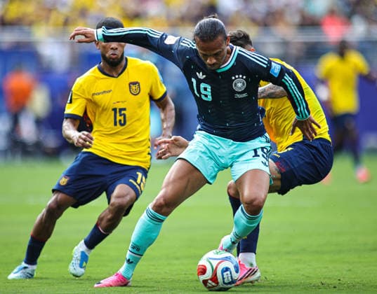 June 25, 2026, Rutherford, New Jersey, USA: Germany forward Leroy Sane (19) controls the ball and pushes through defenders during the June 25th FIFA World Cup, WM, Weltmeisterschaft, Fussball 2026 matchup between Ecuador and Germany at MetLife Stadium in East Rutherford, New Jersey. FIFA World Cup 2026: Ecuador : Germany  - ZUMAs325 20260625_zsp_s325_043 Copyright: xJessxStilesx