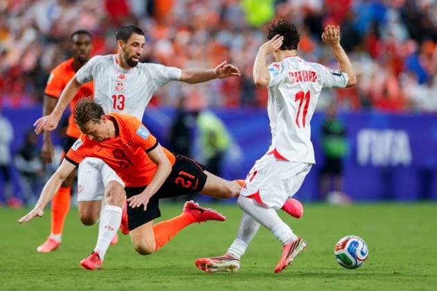 KANSAS CITY, 25-06-2026, Kansas City Stadium, World Cup 2026 Match between Tunesia and The Netherlands. Picture Shows Tunisia player Ismael Gharbi and Netherlands player Frenkie de Jong Tunesia - Netherlands (World Cup 2026)  x204648970x Copyright: