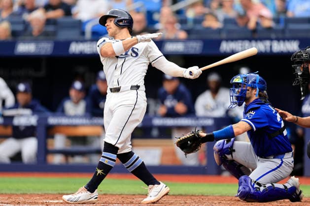 June 25, 2026, St. Petersburg, Florida, USA: Tampa Bay Rays shortstop Taylor Walls (6) singles to left field and moves center fielder Cedric Mullins (31) to second base during an MLB, Baseball Herren, USA game against the Kansas City Royals on June 25, 2026 at Tropicana Field. The Rays beat the Royals 13-2. St. Petersburg USA - ZUMAh180 20260625_zsp_h180_090 Copyright: xKimxHukarix