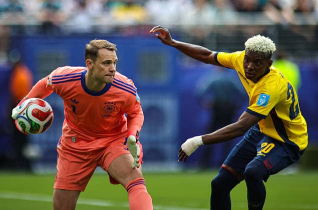 June 25, 2026, Rutherford, New Jersey, USA: Germany goalkeeper Manuel Neuer (1) trows the ball out of the goal past Ecuador forward Nilson Angulo (20) during the June 25th FIFA World Cup, WM, Weltmeisterschaft, Fussball 2026 matchup between Ecuador and Germany at MetLife Stadium in East Rutherford, New Jersey. FIFA World Cup 2026: Ecuador : Germany  - ZUMAs325 20260625_zsp_s325_068 Copyright: xJessxStilesx