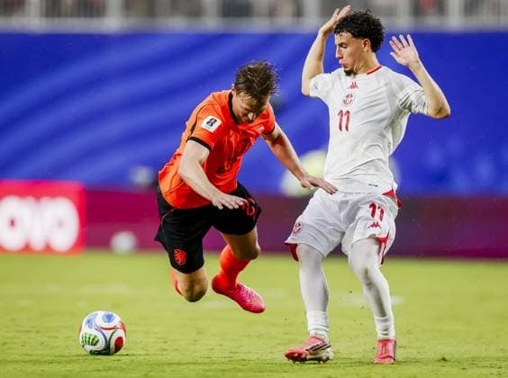 KANSAS - Frenkie de Jong for the Netherlands and Ismael Gharbi for Tunisia during the 2026 FIFA World Cup, WM, Weltmeisterschaft, Fussball Group F match between Tunisia and the Netherlands at Kansas City Stadium on June 25, 2026, in Kansas, United States. KOEN VAN WEEL ANP FIFA World Cup 2026 group stage 2026 xVIxANPxSportx xxANPxIVx 561998282 originalFilename: 561998282.jpg