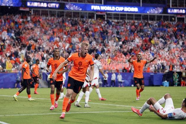 KANSAS - Jan Paul van Hecke of the Netherlands celebrates the 1-3 during the 2026 FIFA World Cup, WM, Weltmeisterschaft, Fussball Group F match between Tunisia and the Netherlands at Kansas City Stadium on June 25, 2026, in Kansas, United States. ROBIN VAN LONKHUIJSEN ANP FIFA World Cup 2026 group stage 2026 xVIxANPxSportx xxANPxIVx 561998383 originalFilename: 561998383.jpg