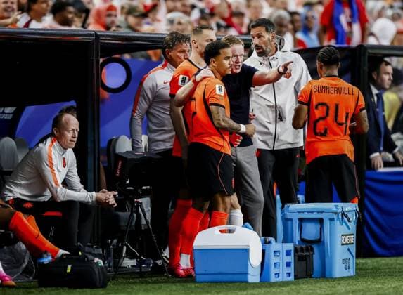 KANSAS - Netherlands coach Ronald Koeman and Justin Kluivert of the Netherlands during the FIFA World Cup, WM, Weltmeisterschaft, Fussball 2026 Group F match between Tunisia and the Netherlands at Kansas City Stadium on June 25, 2026, in Kansas, United States. KOEN VAN WEEL ANP FIFA World Cup 2026 group stage 2026 xVIxANPxSportx xxANPxIVx 561998493 originalFilename: 561998493.jpg