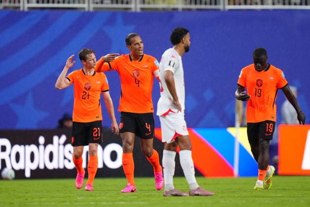 Tunisia v Netherlands - FIFA World Cup, WM, Weltmeisterschaft, Fussball 2026 - Group F KANSAS CITY, UNITED STATES - JUNE 25: Virgil van Dijk (4) and Frenkie de Jong (21) of Netherlands celebrate after Jan Paul van Hecke s goal during the 2026 FIFA World Cup First Stage Group F match between Tunisia and Netherlands at Arrowhead Stadium (Kansas City Stadium) in Kansas City, Missouri, United States on June 25, 2026. Hakan Akgun Anadolu Missouri United States. Editorial use only. Please get in touch for any other usage.  Copyright: x2026xAnadoluxHakanxAkgunx