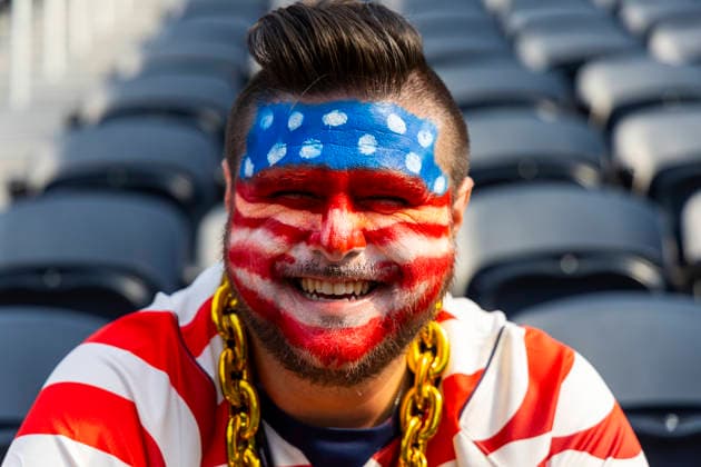 June 25, 2026, Los Angeles, California, USA: A soccer fan with a painted face arrives before the FIFA World Cup, WM, Weltmeisterschaft, Fussball Group D match between the United States and Turkey at SoFi Stadium in Inglewood, Calif., Thursday, June 25, 2026. Los Angeles USA - ZUMAc68_ 20260625_zaf_c68_005 Copyright: xRingoxChiux