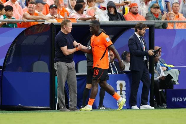 KANSAS CITY, 25-06-2026, Kansas City Stadium, World Cup 2026 Match between Tunesia and The Netherlands. Picture Shows Netherlands trainer coach Ronald Koeman and Netherlands player Brian Brobbey Tunesia - Netherlands (World Cup 2026)  x204649356x Copyright: